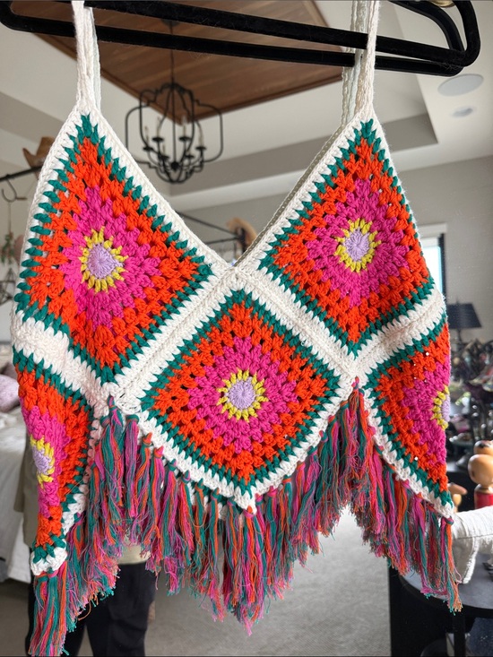 Self Contrast Tops - Colorful Crochet Fringe Crop Top in Pink, Orange & Teal